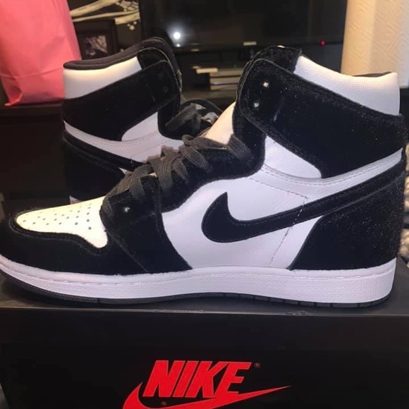 JORDAN 1s PANDAS - Picture 2 of 5